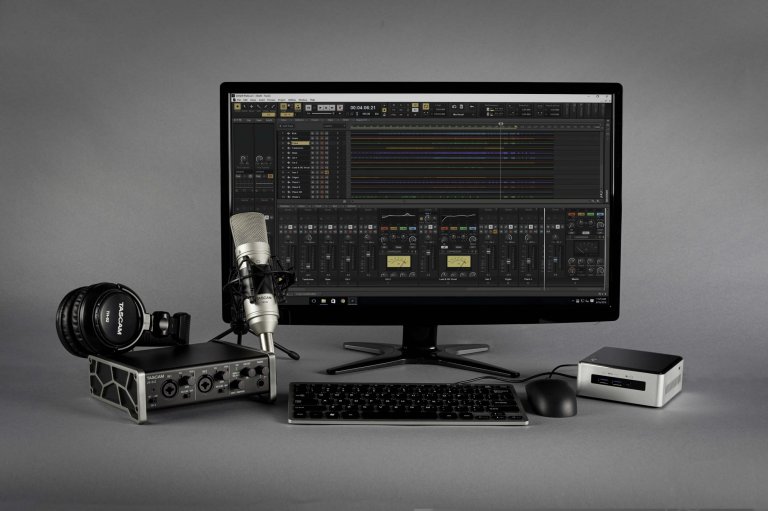 TASCAM Track Factory 录音套装 不只一套音频接口，竟还整合了迷你电脑？